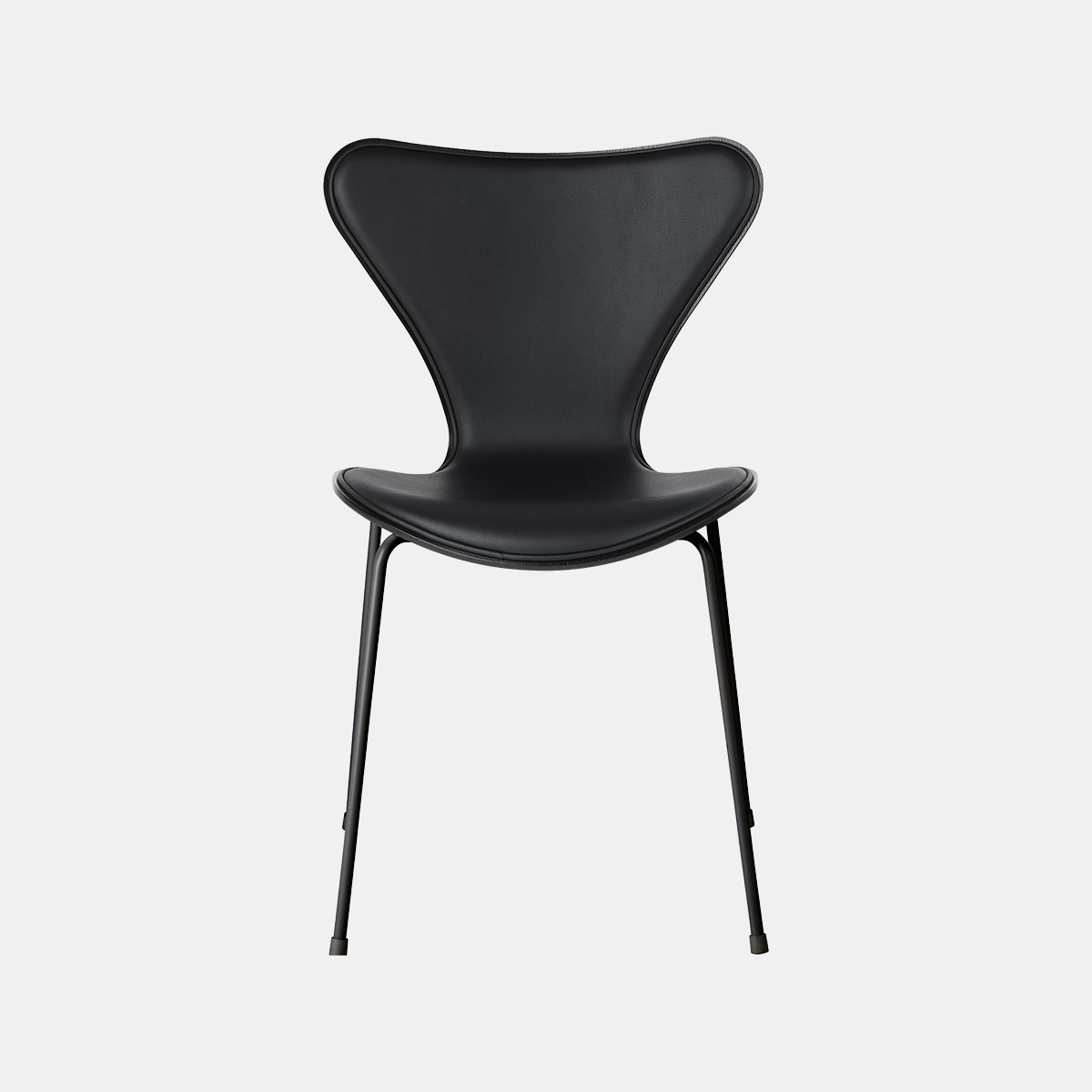 fritz-hansen-arne-jacobsen-series-7-3107-butterfly-chair-essen-zwart-leder-essential-zwart-zwart-001shop